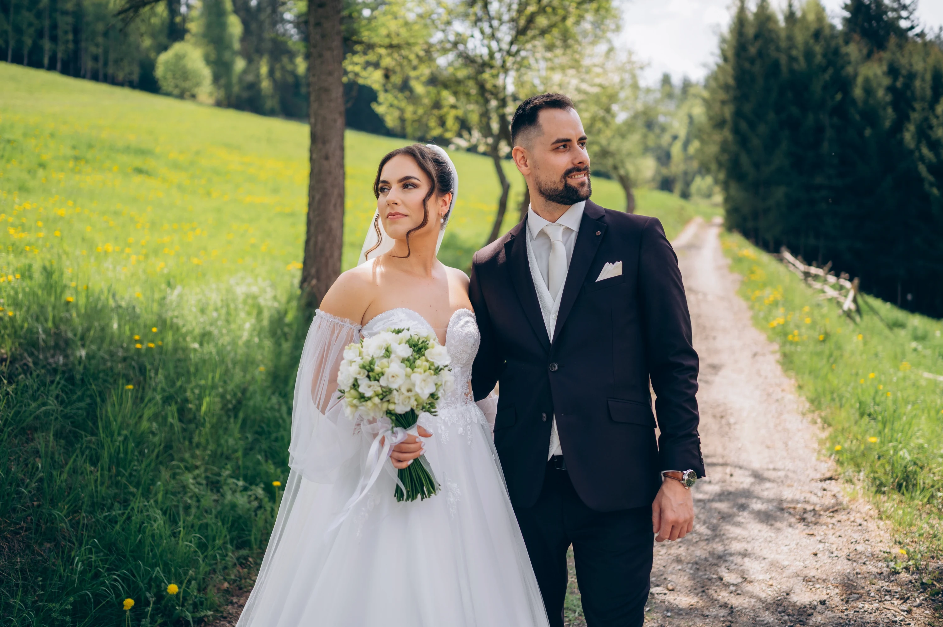 Roman s úsmevom počas príprav na svoj veľký deň.